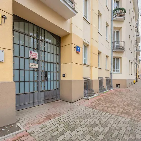 Piekny Z Sypialnia I Biurkiem By Renters *