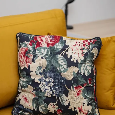 Piekny Z Sypialnia I Biurkiem By Renters Appartamento *