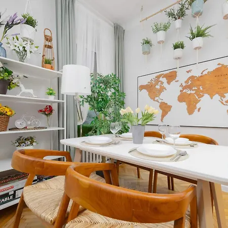 Piekny Jasny Z Sypialnia I Biurkiem By Renters Apartment