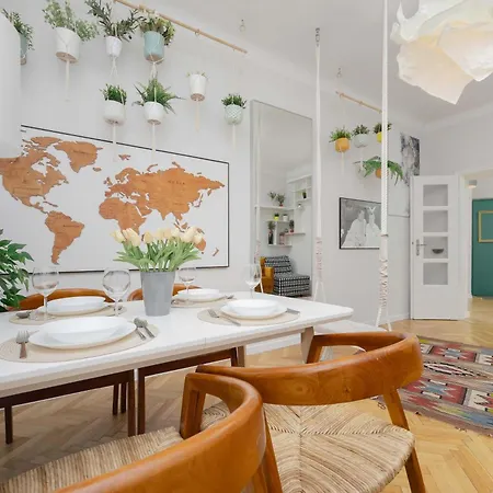 Piekny Z Sypialnia I Biurkiem By Renters Lägenhet Warszawa