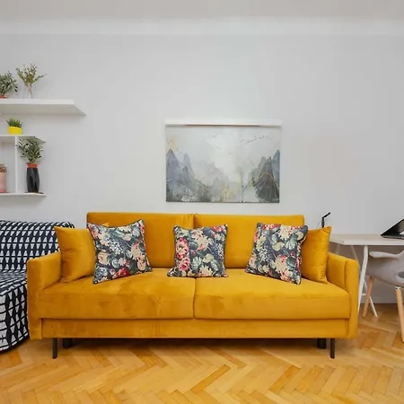 Lägenhet Piekny Z Sypialnia I Biurkiem By Renters