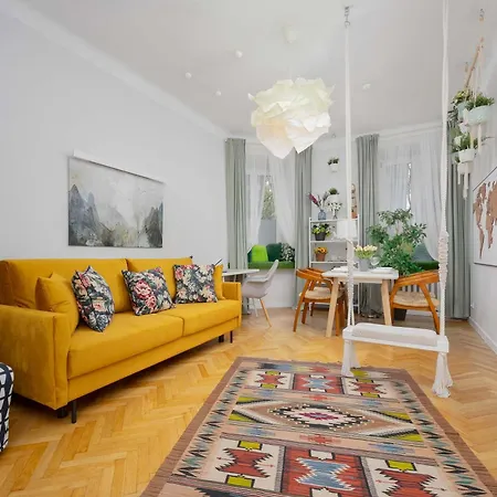 Piekny Jasny Z Sypialnia I Biurkiem By Renters Warsaw
