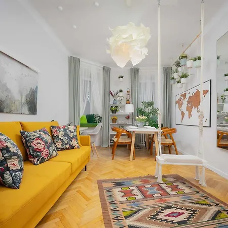 Piekny Z Sypialnia I Biurkiem By Renters Lägenhet