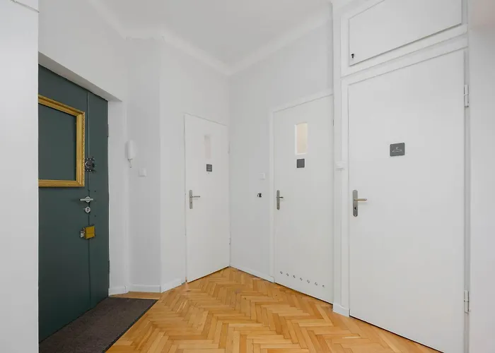 Piekny Z Sypialnia I Biurkiem By Renters * Warszawa