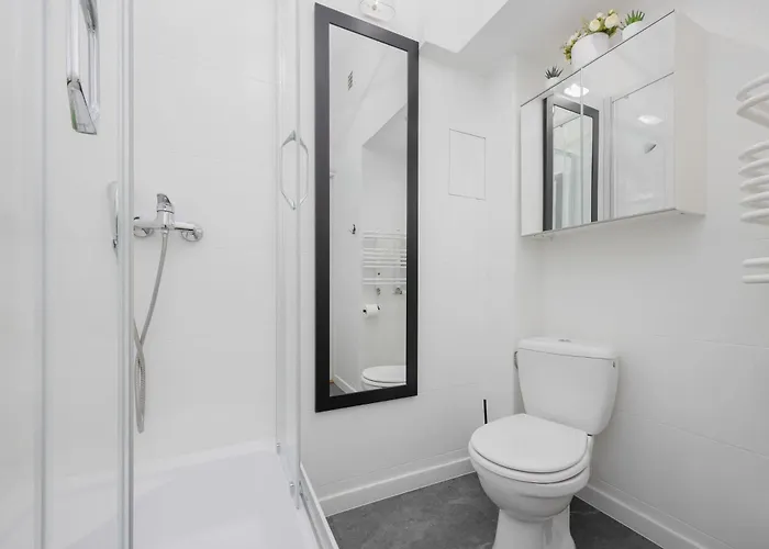 Piekny Z Sypialnia I Biurkiem By Renters Lejlighed