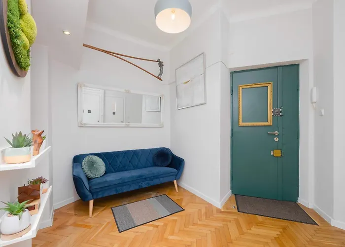 Piekny Z Sypialnia I Biurkiem By Renters