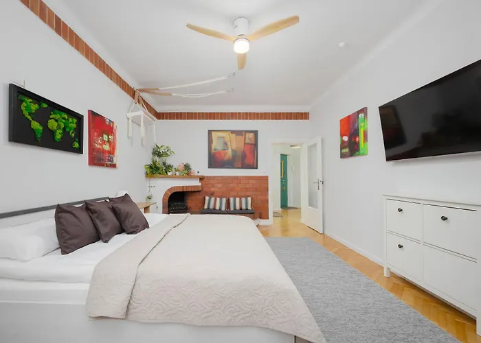 Piekny Z Sypialnia I Biurkiem By Renters Lejlighed Warszawa