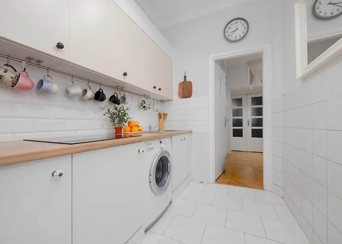 Piekny Z Sypialnia I Biurkiem By Renters Lejlighed