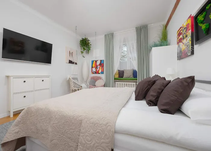 Piekny Z Sypialnia I Biurkiem By Renters Lejlighed *