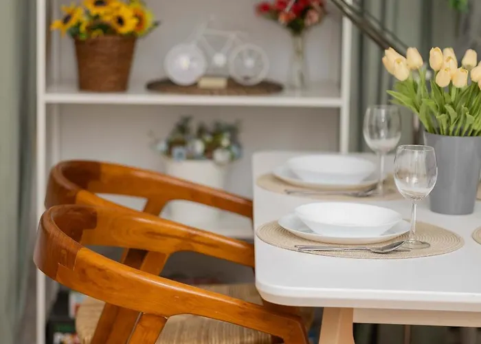 Piekny Z Sypialnia I Biurkiem By Renters Warszawa