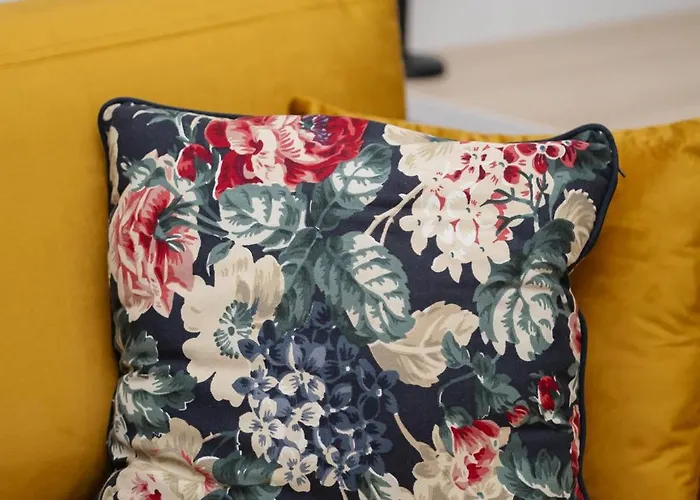 Piekny Z Sypialnia I Biurkiem By Renters Lejlighed *