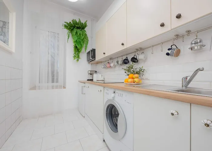 Piekny Z Sypialnia I Biurkiem By Renters