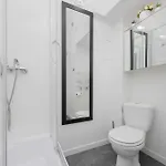 Piękny Z Sypialnią I Biurkiem By Renters Apartament