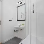 Piękny Z Sypialnią I Biurkiem By Renters Apartament