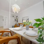 Piękny Z Sypialnią I Biurkiem By Renters