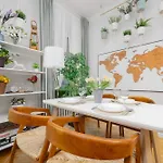 Piękny Z Sypialnią I Biurkiem By Renters Apartament